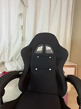 littlemelodi18 online show from February 2026 12:33:02 AM