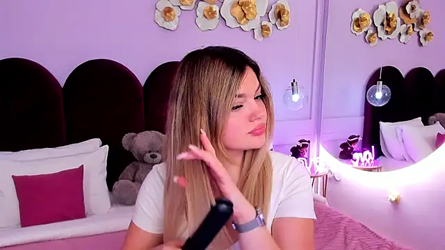 ZaraBloom online show from January 2026 03:28:01 PM