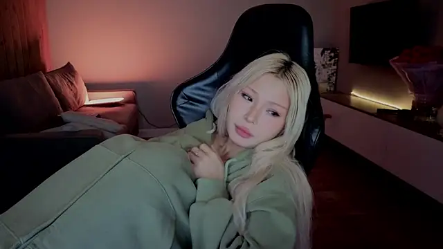 RileyMee online show from April 2026 11:42:01 AM