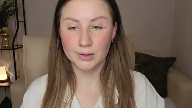 Snapshot of Helens_love chatting on May 2026 01:43:01 AM Helens love online show from May 2026 01:43:01 AM