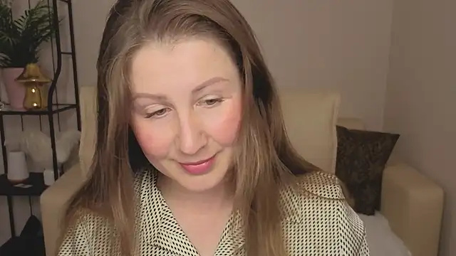 Snapshot of Helens_love chatting on June 2026 02:43:02 AM Helens love online show from June 2026 02:43:02 AM