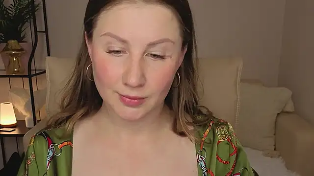 Snapshot of Helens_love chatting on June 2026 02:38:01 AM Helens love online show from June 2026 02:38:01 AM