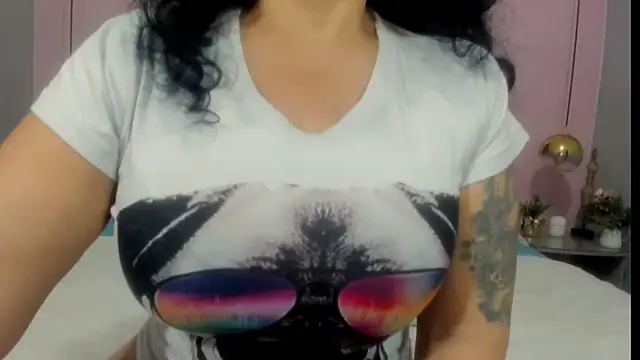 Snapshot of valeriasexxx chatting on February 2025 09:32:02 AM valeriasexxx online show from February 2025 09:32:02 AM