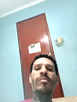 moisesdbiaz online show from October 2025 08:10:01 PM