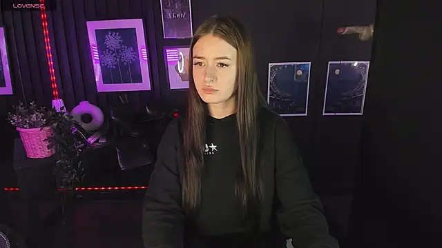 Snapshot of Lily_Moonlight chatting on December 2024 07:18:01 AM Lily Moonlight online show from December 2024 07:18:01 AM