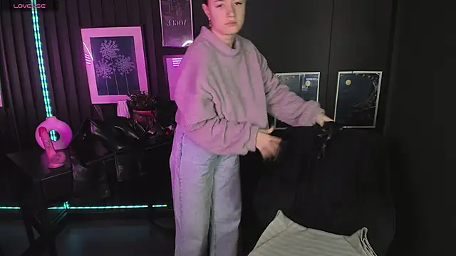 Snapshot of Lily_Moonlight chatting on December 2024 07:03:01 AM Lily Moonlight online show from December 2024 07:03:01 AM