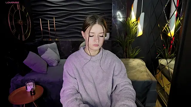 Snapshot of Lily_Moonlight chatting on December 2024 08:18:01 AM Lily Moonlight online show from December 2024 08:18:01 AM