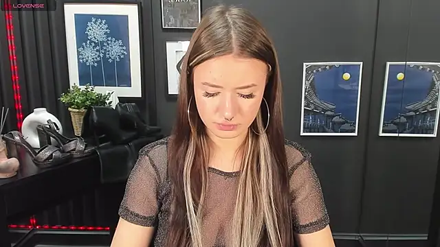 Snapshot of Lily_Moonlight chatting on January 2025 10:20:01 AM Lily Moonlight online show from January 2025 10:20:01 AM