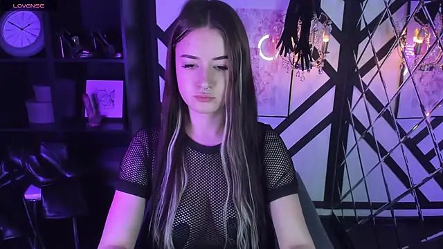 Snapshot of Lily_Moonlight chatting on January 2025 11:04:02 AM Lily Moonlight online show from January 2025 11:04:02 AM