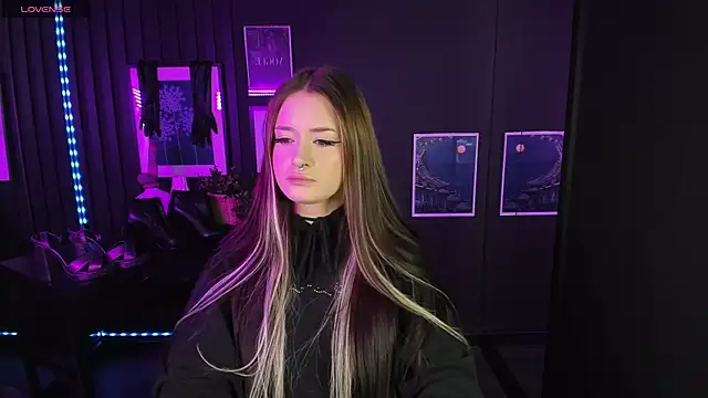 Snapshot of Lily_Moonlight chatting on February 2025 01:55:01 PM Lily Moonlight online show from February 2025 01:55:01 PM