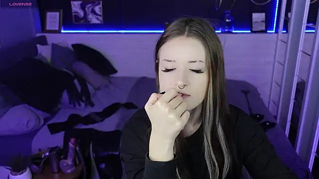 Snapshot of Lily_Moonlight chatting on March 2025 07:33:02 AM Lily Moonlight online show from March 2025 07:33:02 AM