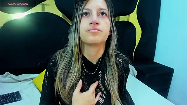 GiaRoussel online show from October 2025 03:02:01 PM