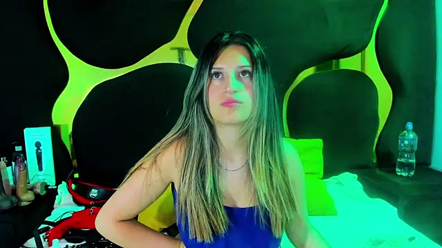 Snapshot of GiaRoussel chatting on December 2025 04:16:01 PM GiaRoussel online show from December 2025 04:16:01 PM