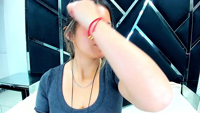 Snapshot of GiaRoussel chatting on December 2025 06:12:02 PM GiaRoussel online show from December 2025 06:12:02 PM