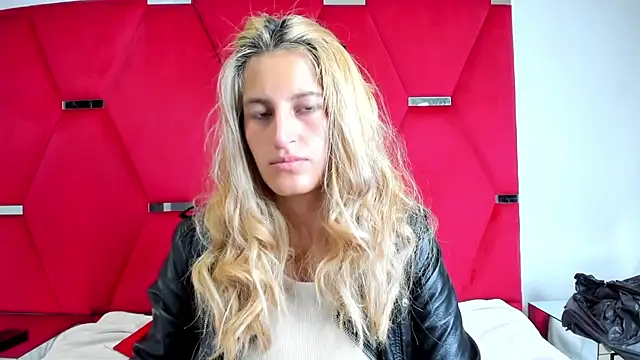 Snapshot of GiaRoussel chatting on February 2026 07:45:01 PM GiaRoussel online show from February 2026 07:45:01 PM