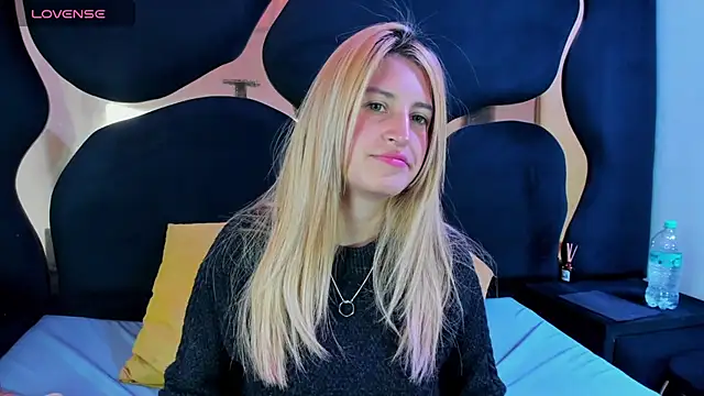 Snapshot of GiaRoussel chatting on February 2026 04:02:02 PM GiaRoussel online show from February 2026 04:02:02 PM