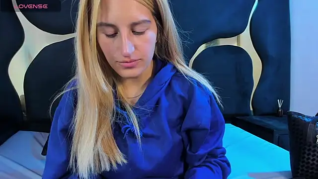 Snapshot of GiaRoussel chatting on February 2026 04:25:01 PM GiaRoussel online show from February 2026 04:25:01 PM