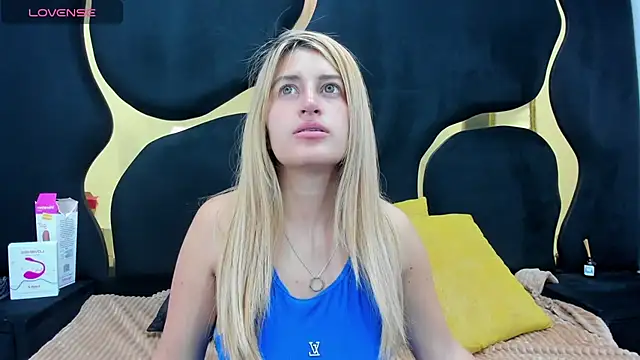 Snapshot of GiaRoussel chatting on February 2026 04:14:01 PM GiaRoussel online show from February 2026 04:14:01 PM