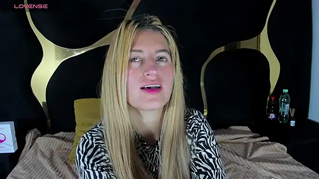 Snapshot of GiaRoussel chatting on February 2026 04:37:02 PM GiaRoussel online show from February 2026 04:37:02 PM