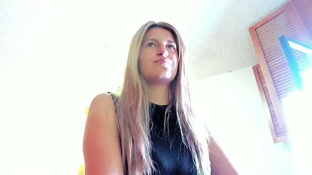 Snapshot of GiaRoussel chatting on March 2026 01:38:01 PM GiaRoussel online show from March 2026 01:38:01 PM