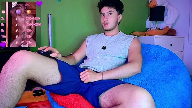 santyago taylor online show from November 2025 07:02:02 PM