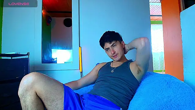 santyago taylor online show from November 2025 07:03:01 PM