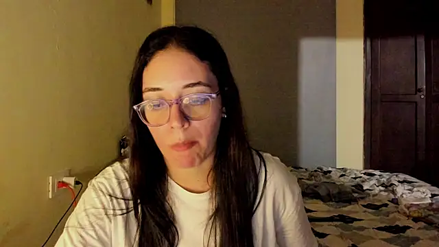 Snapshot of atenas_05_ chatting on June 2026 11:42:02 PM atenas 05 online show from June 2026 11:42:02 PM