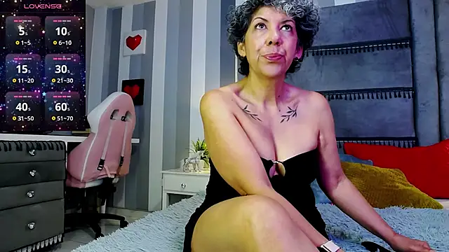 Julianewell online show from April 2026 12:14:02 PM