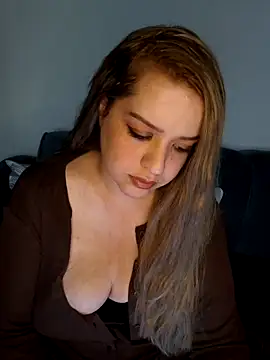 Snapshot of cansuozell chatting on October 2025 05:12:02 PM cansuozell online show from October 2025 05:12:02 PM