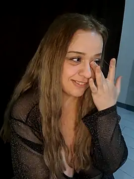 Snapshot of cansuozell chatting on October 2025 08:03:02 PM cansuozell online show from October 2025 08:03:02 PM