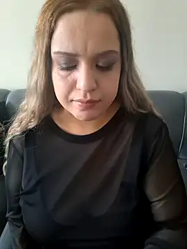 Snapshot of cansuozell chatting on October 2025 01:06:02 PM cansuozell online show from October 2025 01:06:02 PM