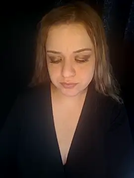 Snapshot of cansuozell chatting on November 2025 11:31:02 AM cansuozell online show from November 2025 11:31:02 AM