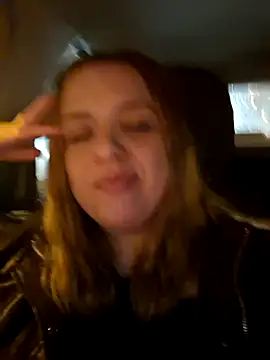 Snapshot of cansuozell chatting on November 2025 03:01:02 PM cansuozell online show from November 2025 03:01:02 PM