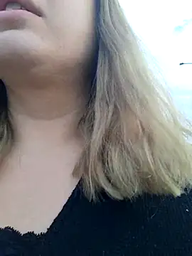 Snapshot of cansuozell chatting on November 2025 05:41:01 AM cansuozell online show from November 2025 05:41:01 AM