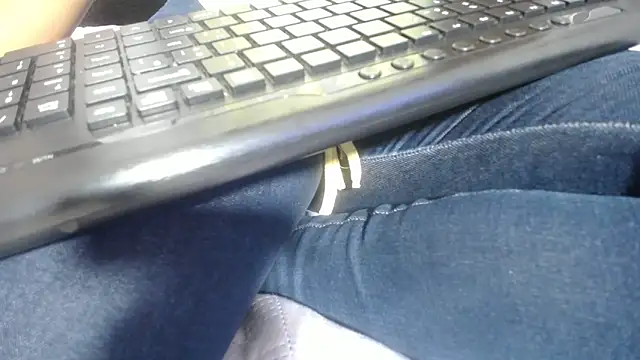 KOURTNEY-- online show from October 2025 01:50:02 AM