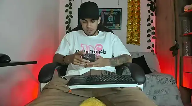 Snapshot of mikee_scooth chatting on January 2025 07:10:02 PM mikee scooth online show from January 2025 07:10:02 PM