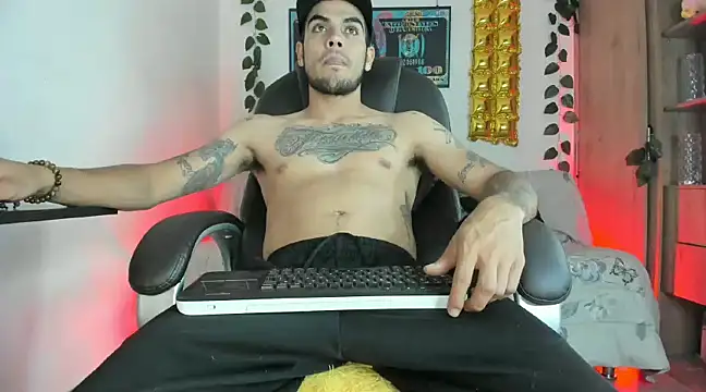 Snapshot of mikee_scooth chatting on January 2025 03:32:02 AM mikee scooth online show from January 2025 03:32:02 AM