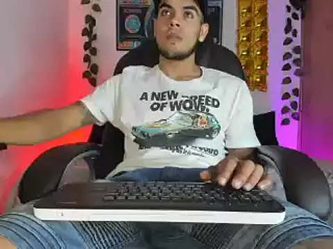 Snapshot of mikee_scooth chatting on February 2025 01:02:01 AM mikee scooth online show from February 2025 01:02:01 AM