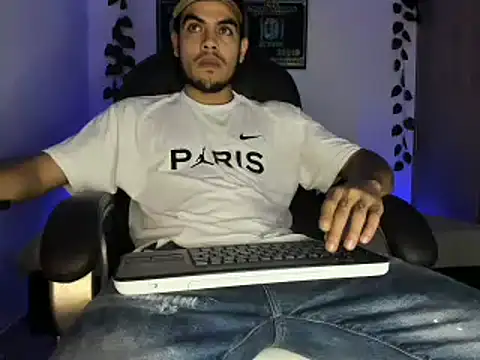 Snapshot of mikee_scooth chatting on March 2025 12:52:02 AM mikee scooth online show from March 2025 12:52:02 AM