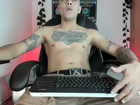 Snapshot of mikee_scooth chatting on March 2025 04:56:01 AM mikee scooth online show from March 2025 04:56:01 AM