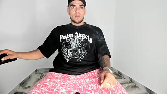 mikee scooth online show from November 2025 07:56:02 PM