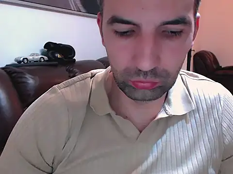 Leo 1617 online show from November 2025 09:58:01 PM