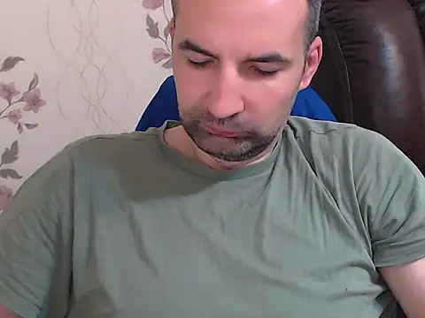 Snapshot of Leo_1617 chatting on May 2026 06:42:02 AM Leo 1617 online show from May 2026 06:42:02 AM