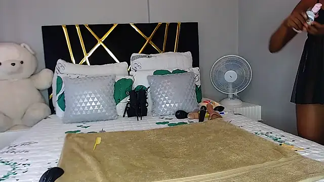 Snapshot of MissBigNipples chatting on February 2025 05:35:01 AM MissBigNipples online show from February 2025 05:35:01 AM