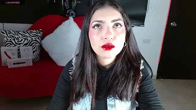 Carolaine69  online show from April 2026 01:25:02 PM