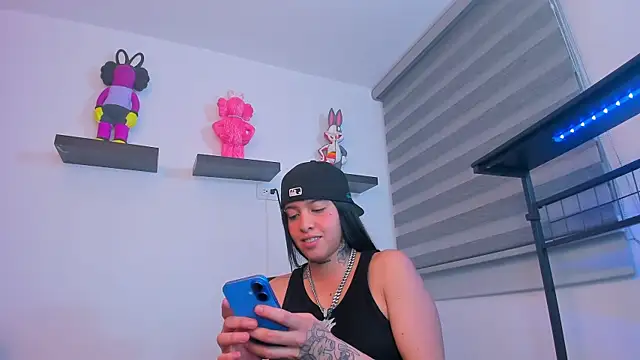 Gangster Girl online show from November 2025 12:53:01 AM