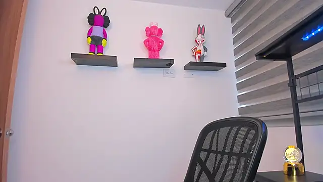 Gangster Girl online show from April 2026 05:39:01 PM