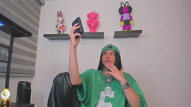 Gangster Girl online show from April 2026 12:39:01 AM