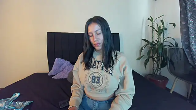 EmiGomez  online show from March 2025 08:42:02 PM