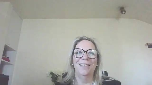 Snapshot of Silkesquirt chatting on September 2025 07:32:01 AM Silkesquirt online show from September 2025 07:32:01 AM
